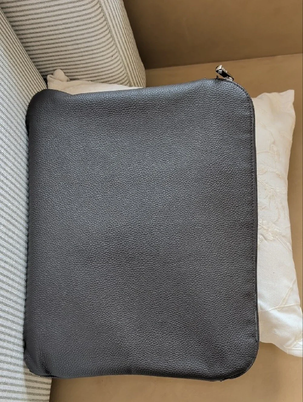Men or Ladies  Dark Gray Leather Zip Folio - Classic Carry Case